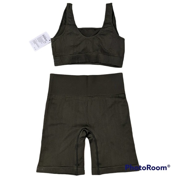 Fresought Moss Green Rib Design 2 Piece Workout Outfit Size M NWT - Picture 2 of 2